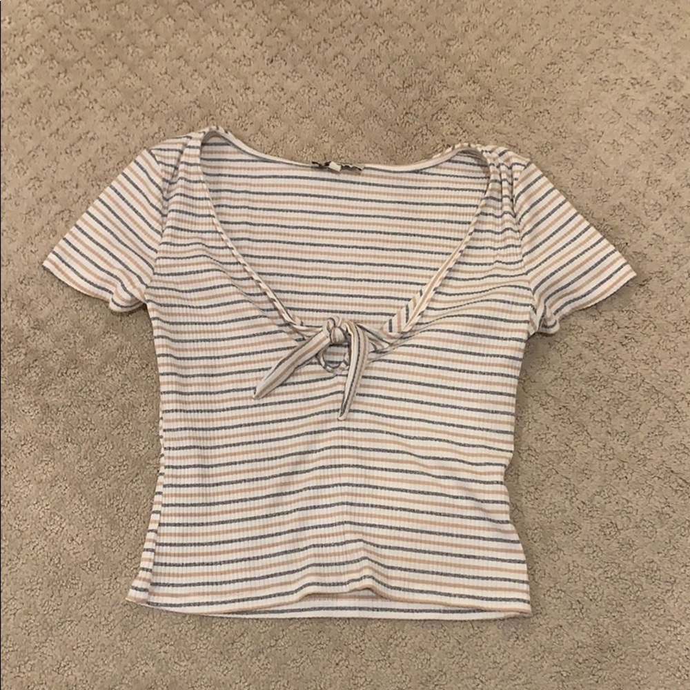 Women’s Size Small Cross Tie Shirt